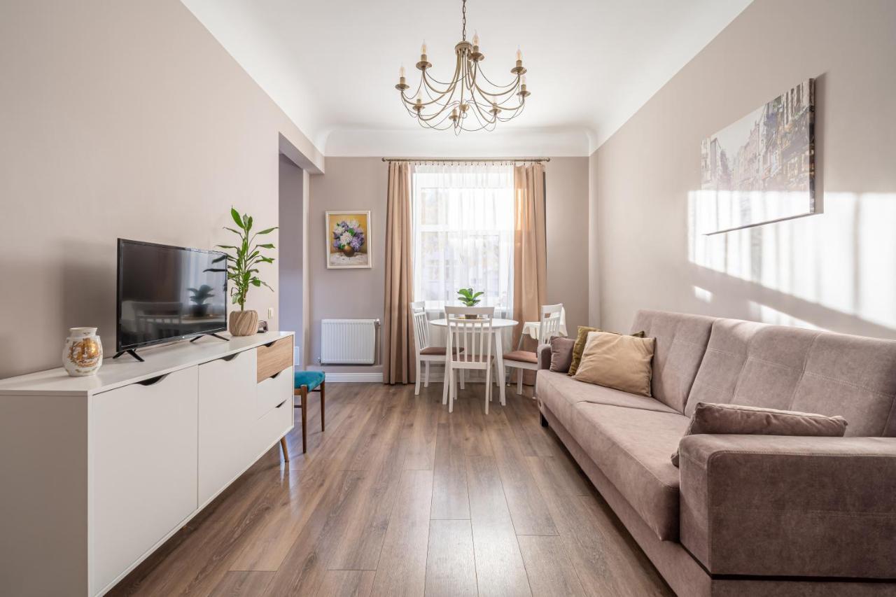 Stylish Latvian Classic 1-Bedroom Apartment Near City Center, Parks & Public Transport Links Riga Bagian luar foto
