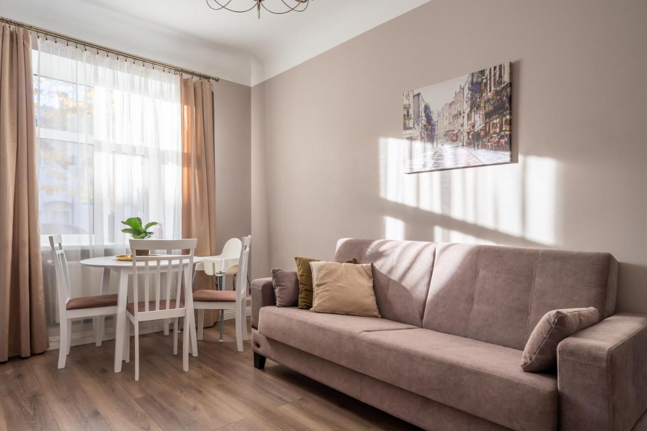Stylish Latvian Classic 1-Bedroom Apartment Near City Center, Parks & Public Transport Links Riga Bagian luar foto